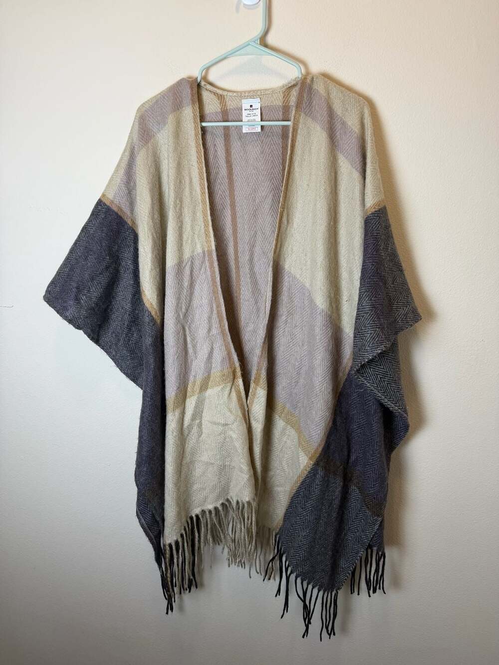 Woolrich Plaid Blanket Shawl One Size Purple Cream Tan Fringe Cape